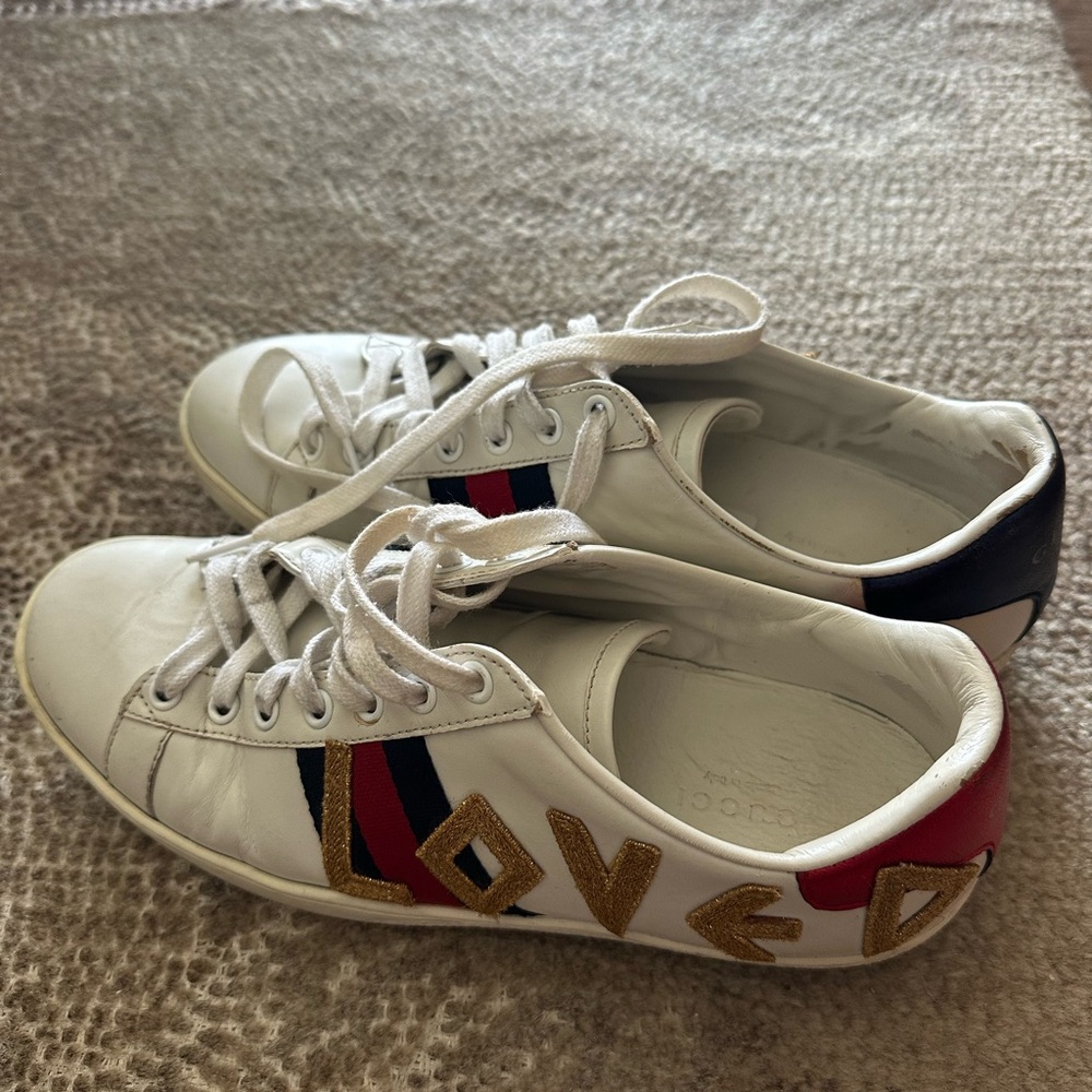 Gucci White Low-Top Leather Sneakers with Gold Accent Details - Picture 3 of 7